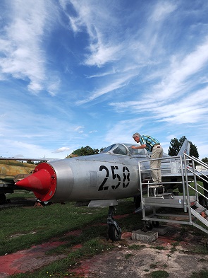 MIG 21