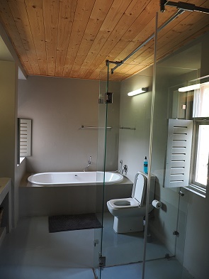 Badezimmer mit Wanne