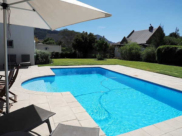 Pool und Garten