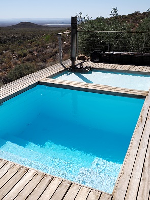 Becken auf der Terrasse