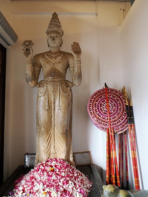 Statue