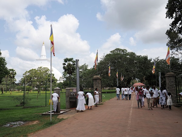 Weg und Ruwanweli Maha Seya