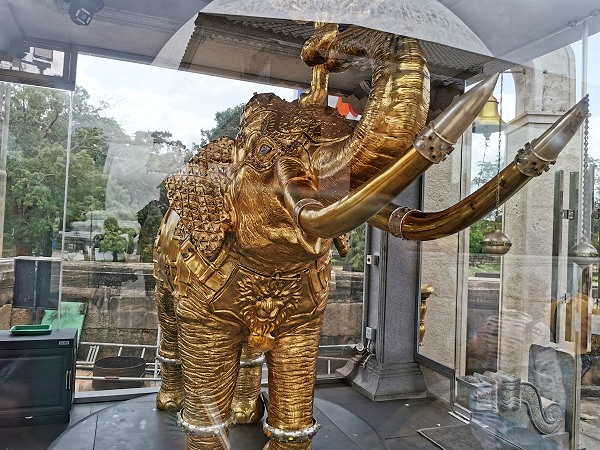 Goldener Elefant