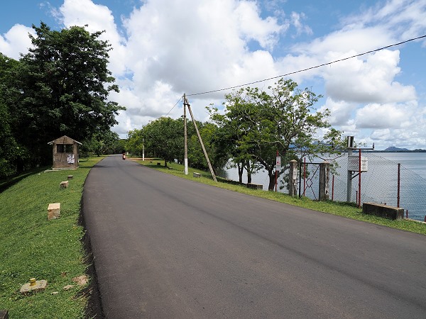 Straße am See