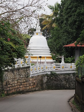 Kleiner Tempel am Hotel