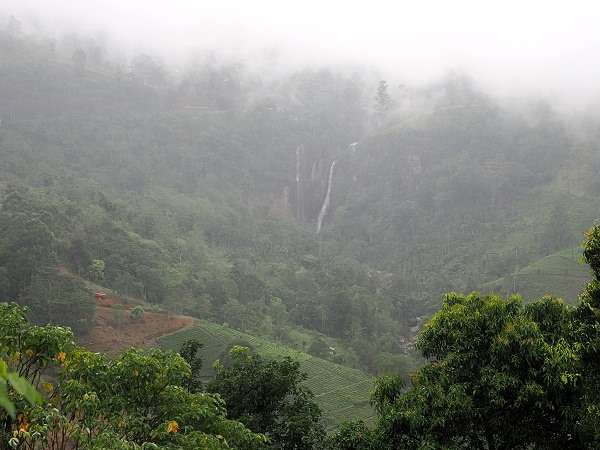 Wasserfall in Wolken