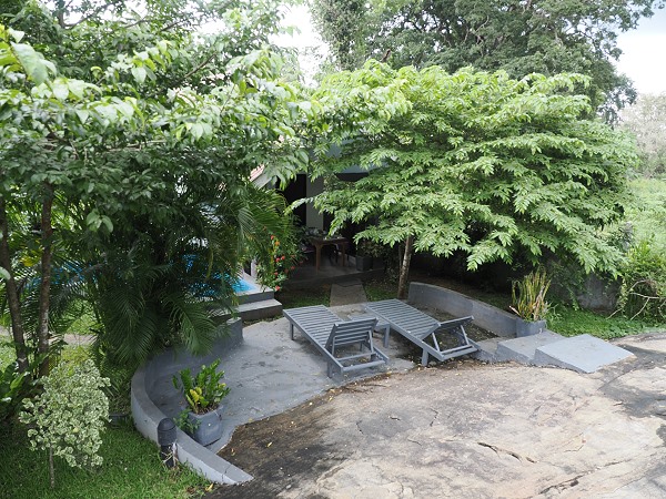 Unsere Terrasse mit Felsen