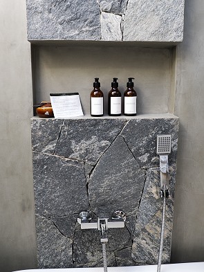 An der Badewanne